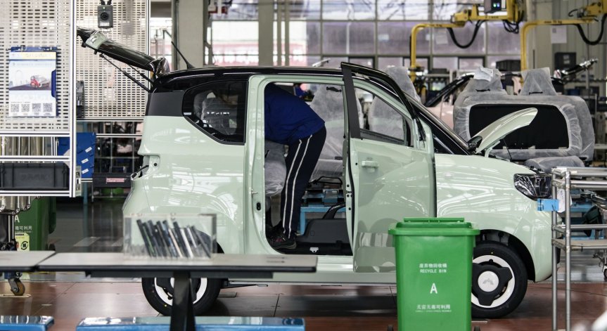 Автомобилната индустрия в Китай се изстреля, рекорд в продажбите на електромобили