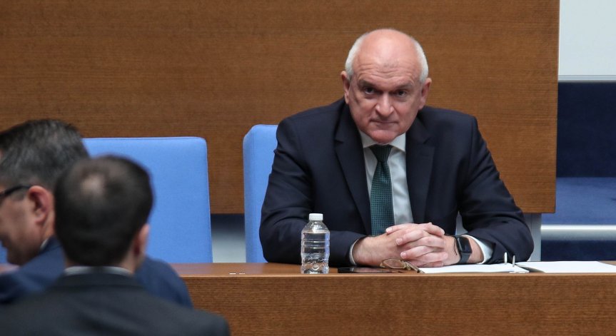 Главчев: Предложих на президента Радев да поема външното министерство