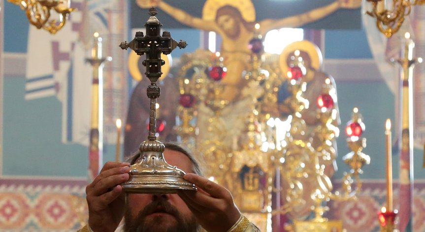 Кръстовден е! Стотици вярващи спаха под открито небе в Кръстова гора