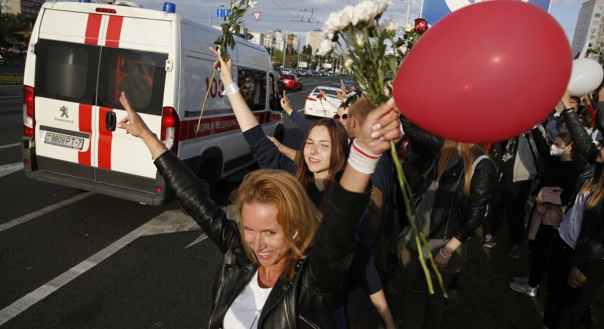 Протестите в Беларус: Живи вериги и мирни шествия
