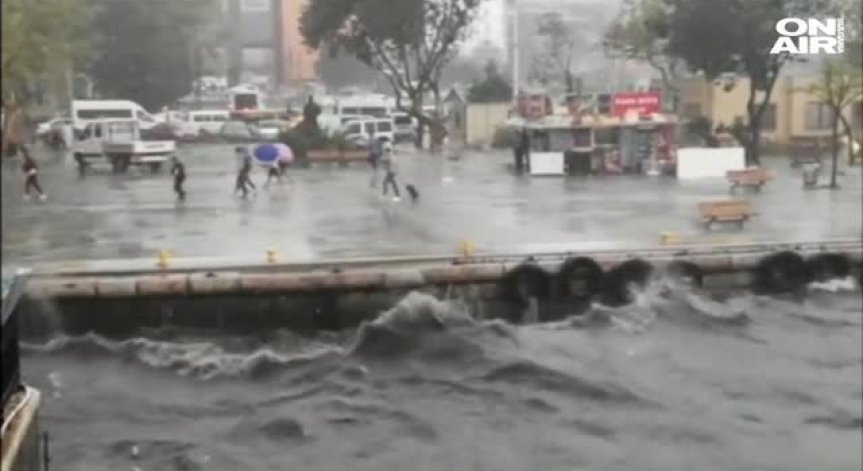 Буря и градушка удариха Истанбул