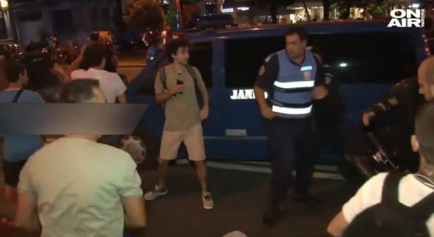 Хиляди румънци на протест в Букурещ срещу управляващата коалиция