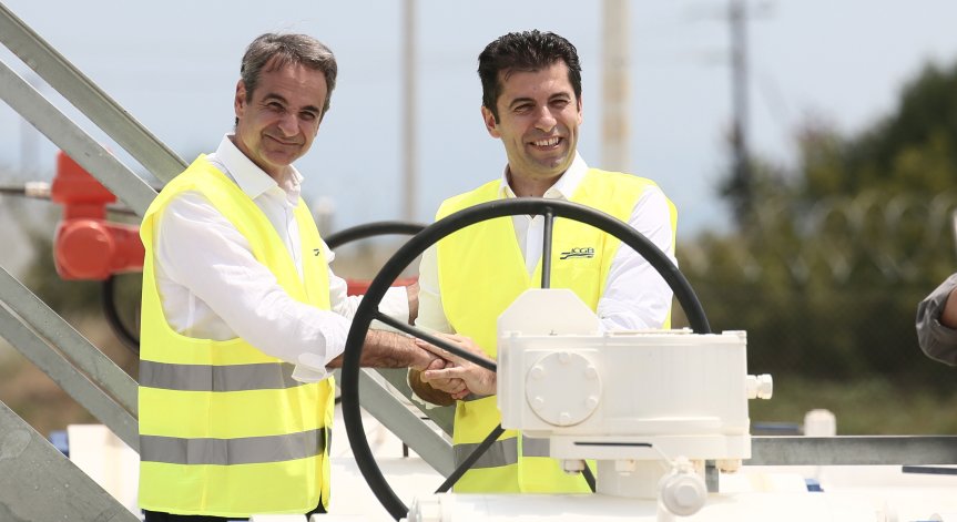 Азерският газ поевтинява с 30% от края на август, когато ще потече по интерконектора България - Гърция