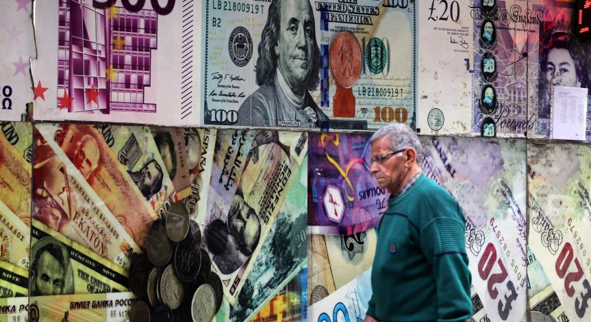 Египет взе спешен заем от $8 млрд., валутата му се срина, лихвите скочиха с 600 пункта