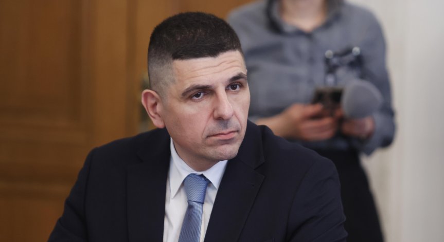 ДБ поиска финансовият министър да изтегли бюджета и да го преработи