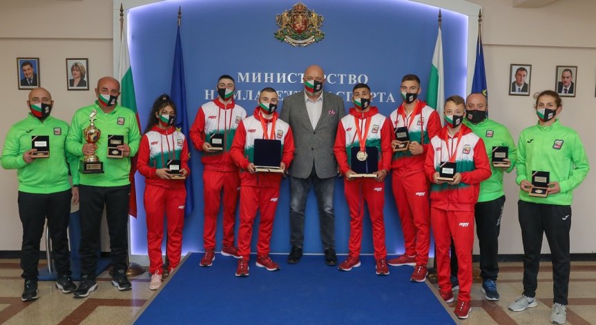 Кралев награди медалистите от Европейското по бокс за младежи и девойки