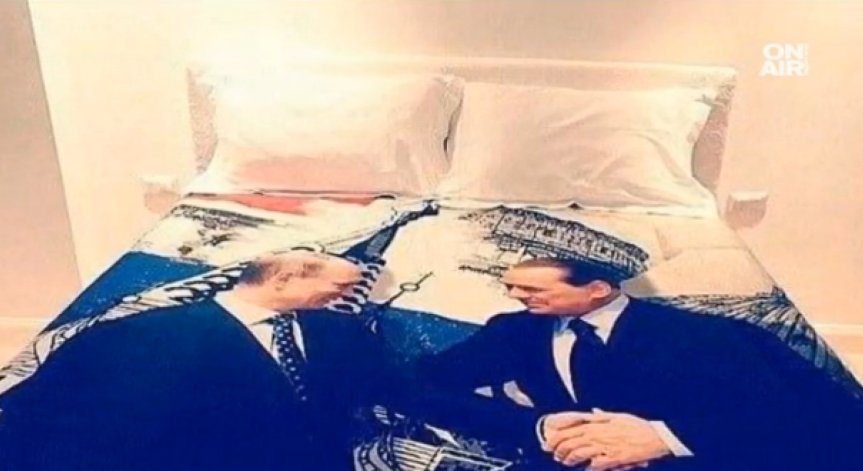 Берлускони подари спално бельо на Путин