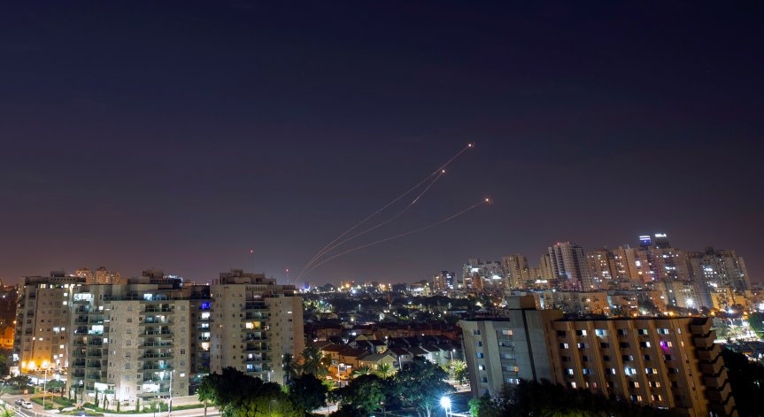 Израел отново с въздушни удари по 