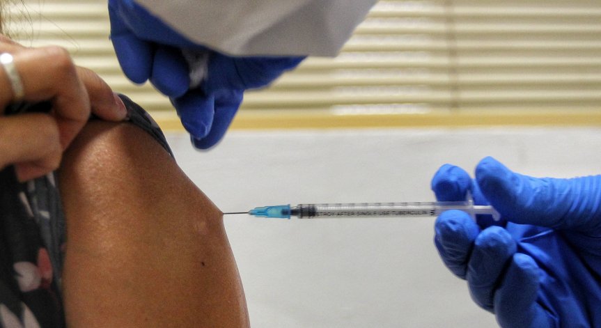 Акад. Петрунов: Поставянето на бустерна доза е важно, придобитият имунитет отслабва