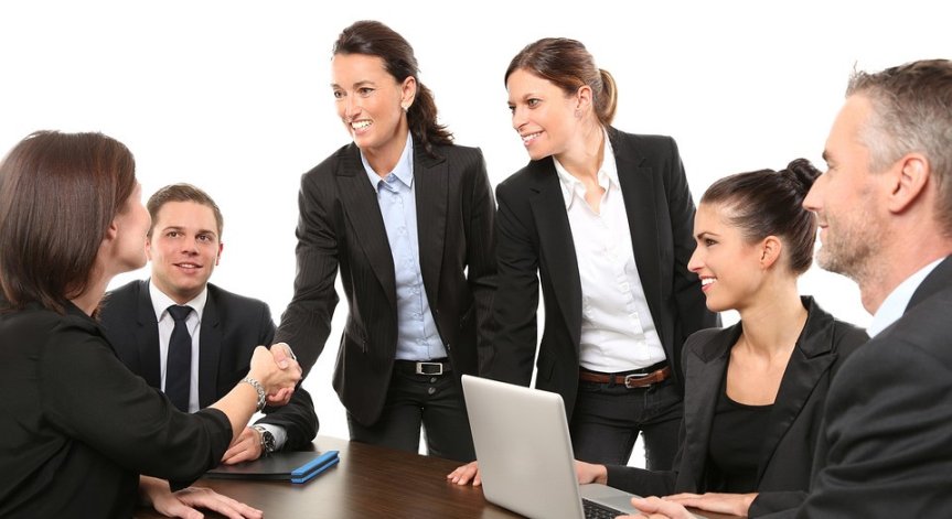 Жените в България са с по-висока заетост от мъжете, но и с по-ниско заплащане