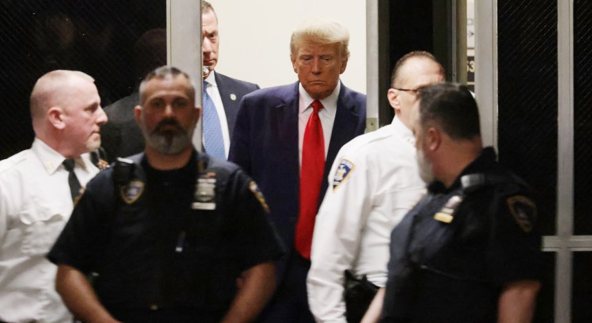 Тръмп може да получи до 136 години затвор, повдигнаха му 34 обвинения