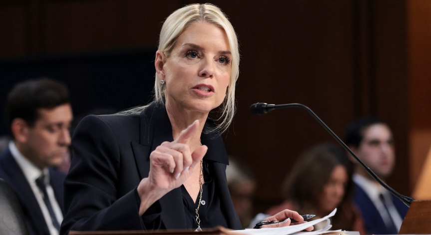 Пам Бонди - острието в екипа на Тръмп за саморазправа с опонентите