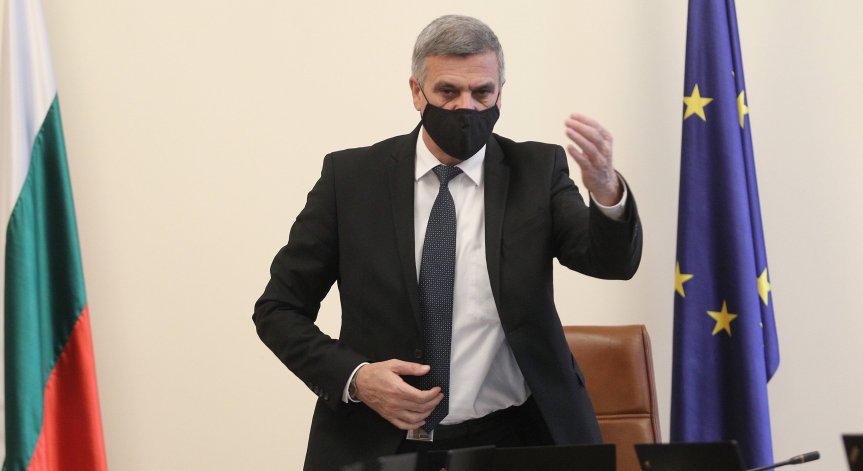 Янев ще отговаря на живо на въпроси на граждани и медии