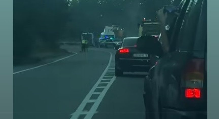 Петима ранени в катастрофа с камион край Дупница, изпратиха медицински хеликоптер
