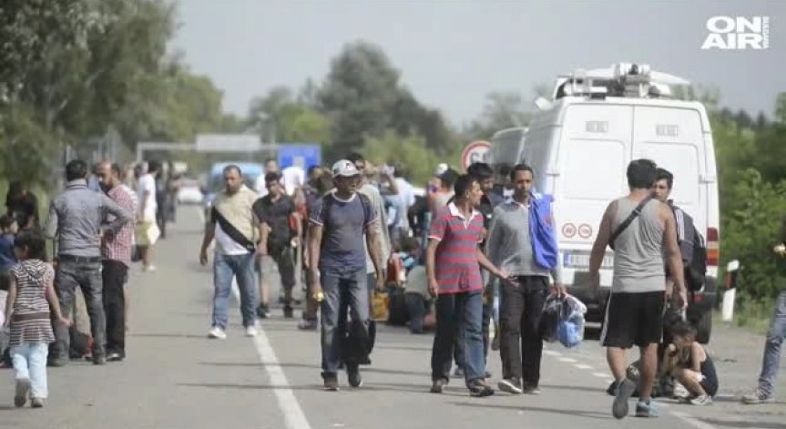 Микробус с 20 нелегални мигранти е задържан на АМ Тракия