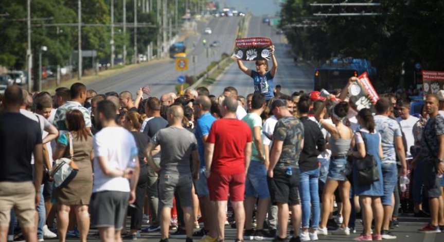 Ресторантьори отново на протест срещу Ковид мерките, блокират Пловдив и Е-79