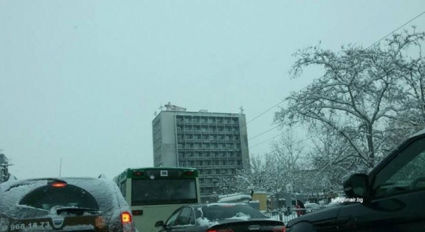 Ледът и снегът пратиха над 140 души в Пирогов през изминалото денонощие