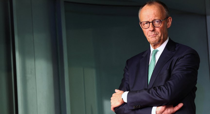 ЕС не носи отговорност за решенията за военна подкрепа за Киев, добави Мерц.