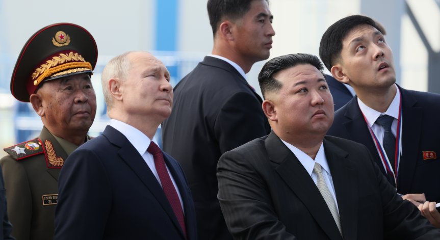 Москва все по-близка с Пхенян: Путин подари на Ким Чен Ун руски автомобил