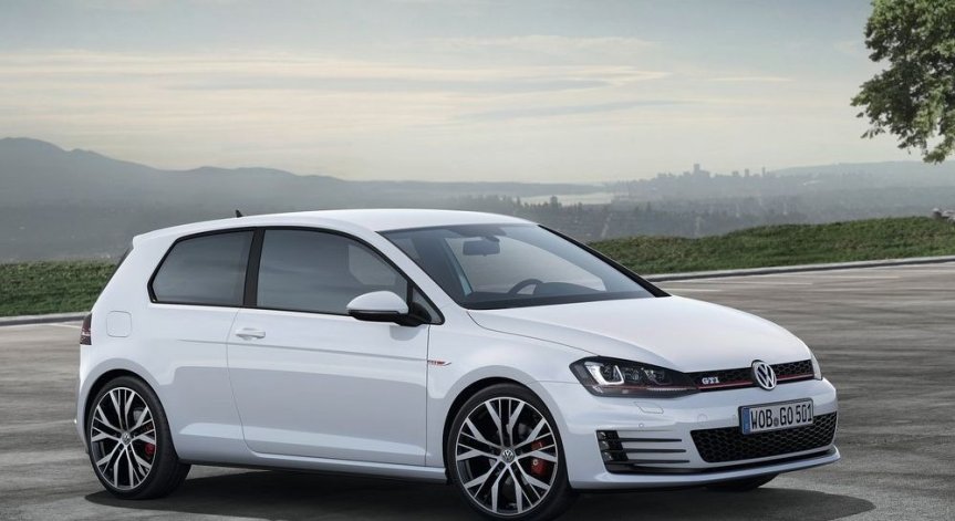 Зад волана на една икона: тестваме новия Golf GTI