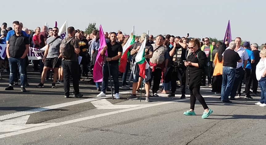 КНСБ стои зад протестиращите: 
