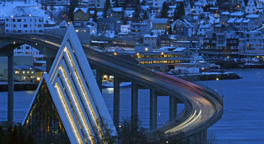 Арктика се затопля, а полярната нощ става все по-тъмна