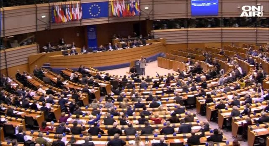 Европарламентът с резолюция, иска връщане на визите за граждани на САЩ