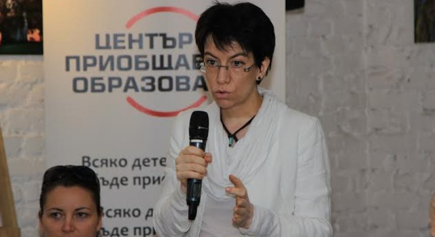 Повечето преподаватели придават важна роля на училището при формирането на ценности