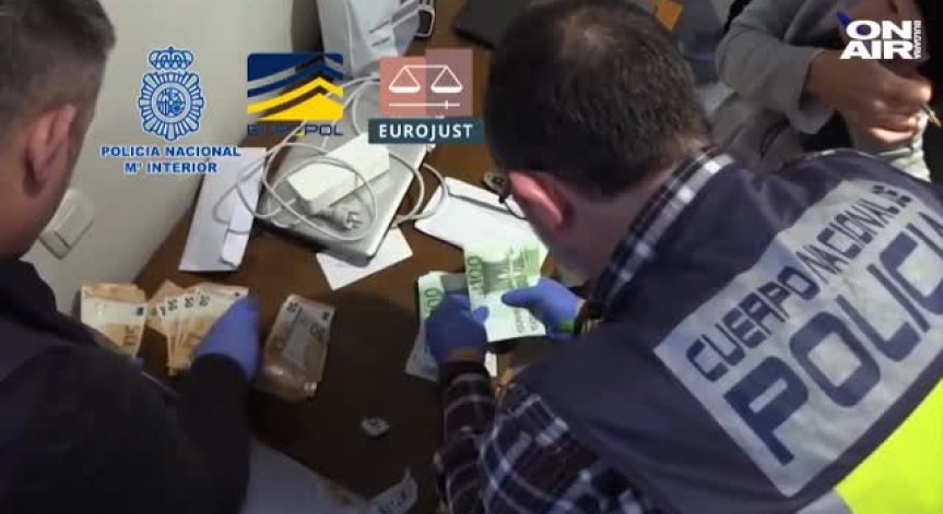 Европол разби мрежа за трафик на хора и пране на пари