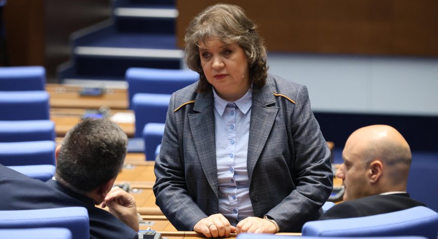 Доц. Киселова беше избрана за председател на 51-ото Народно събрание при 11-ия опит.