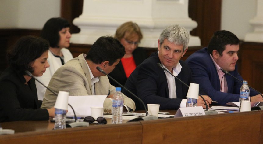 Тристранката разглежда План за възстановяване на страната