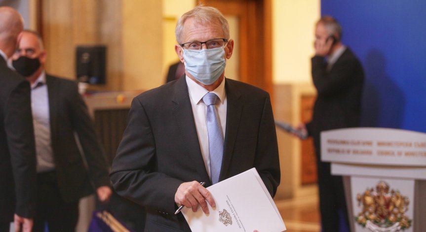 Образователният министър с нова заповед заради коронавируса