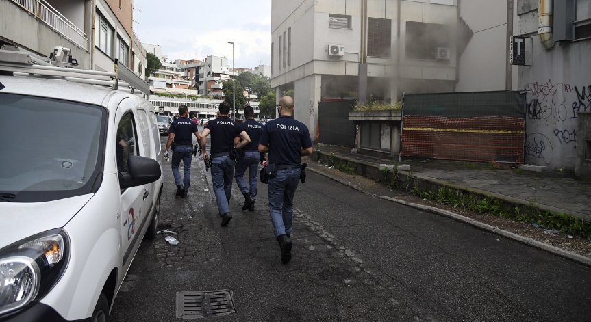 Българка вилня с брадва в метрото в Рим, карабинери я арестуваха