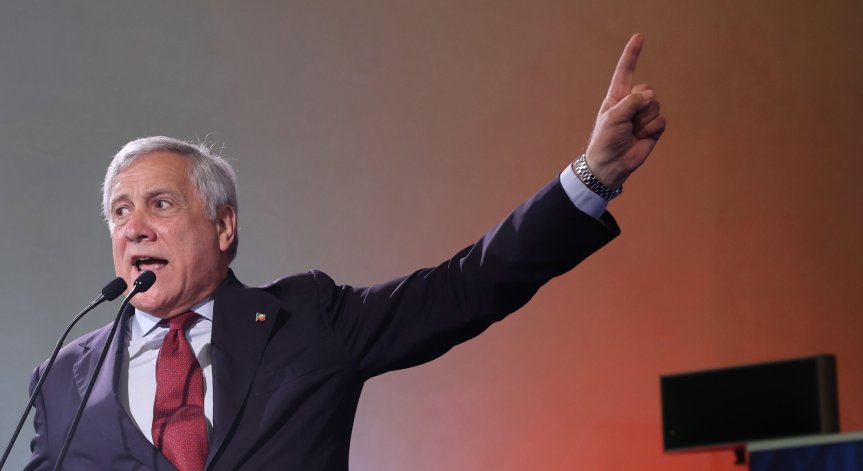 Антонио Таяни ще наследи Берлускони, поема 