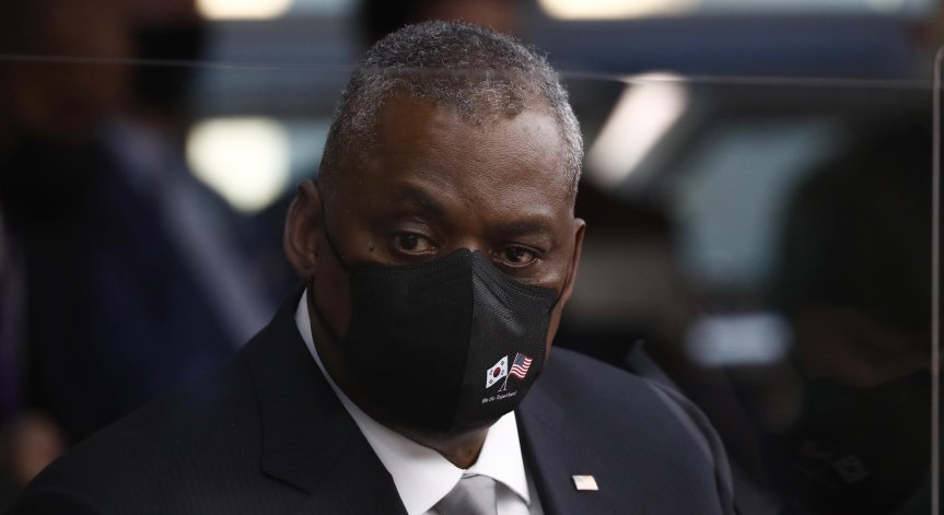 Напълно ваксинираният министър на отбраната на САЩ е с Ковид-19