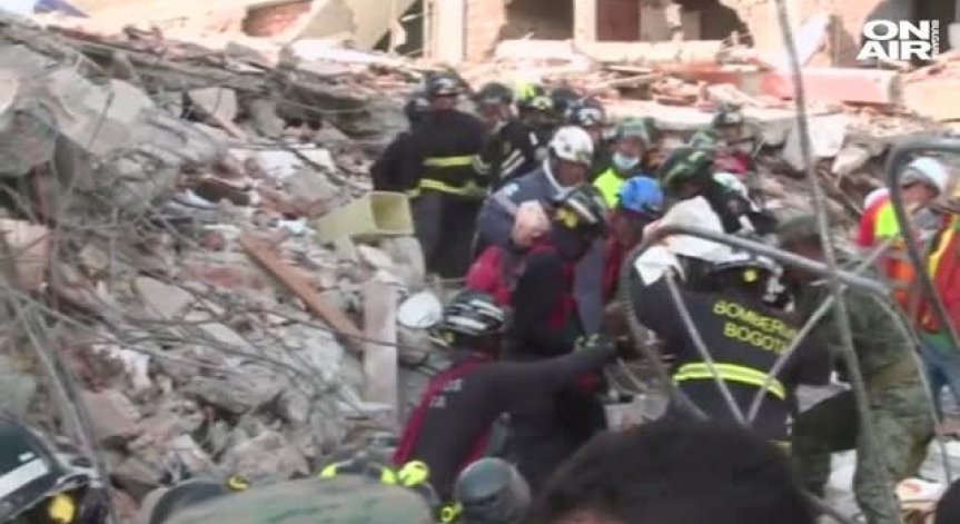 Срути се 5-етажна сграда в Мумбай, има загинали