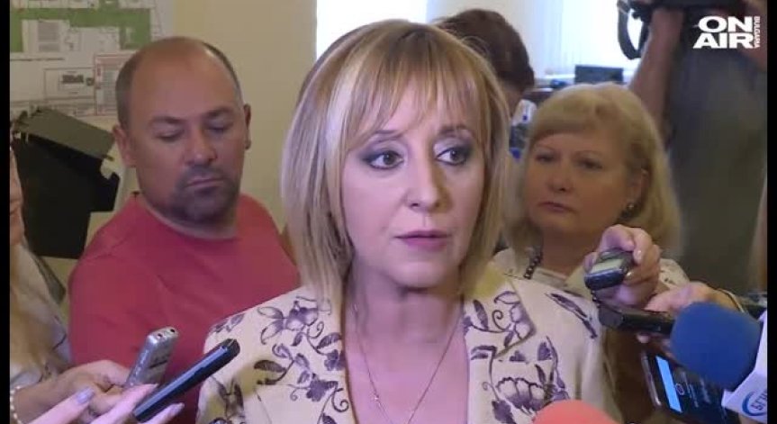 Мая Манолова с оставка в джоба заради Закона за личната помощ