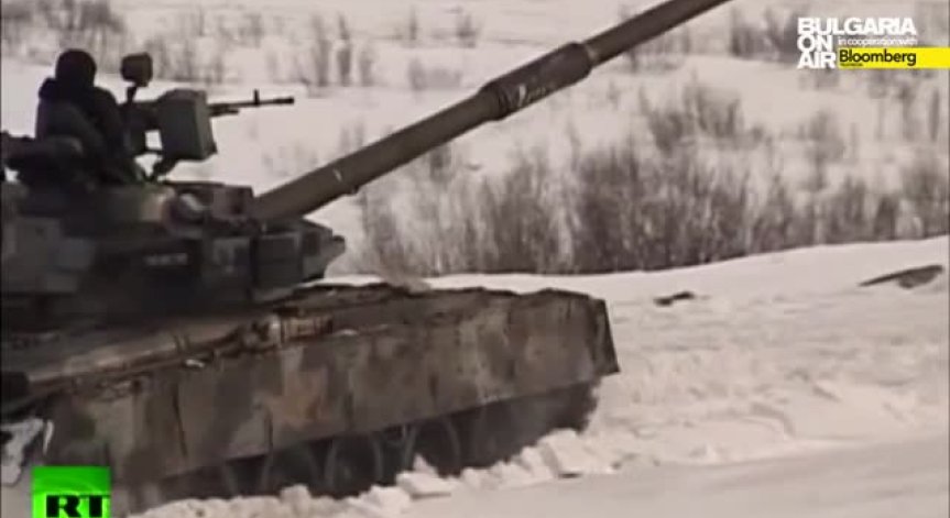 Путин се появи, стяга армията