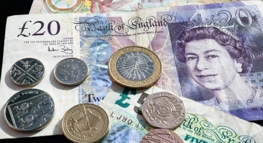 Паундът продължава да спада заради Brexit
