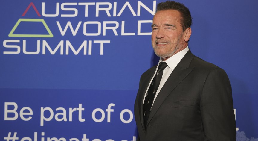 Оперираха Арнолд Шварценегер