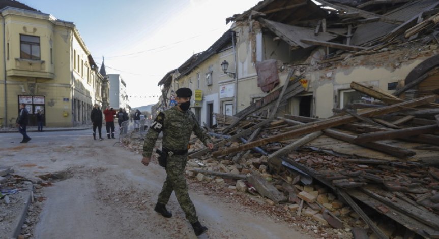 Най-малко 7 жертви и десетки пострадали след труса в Хърватия