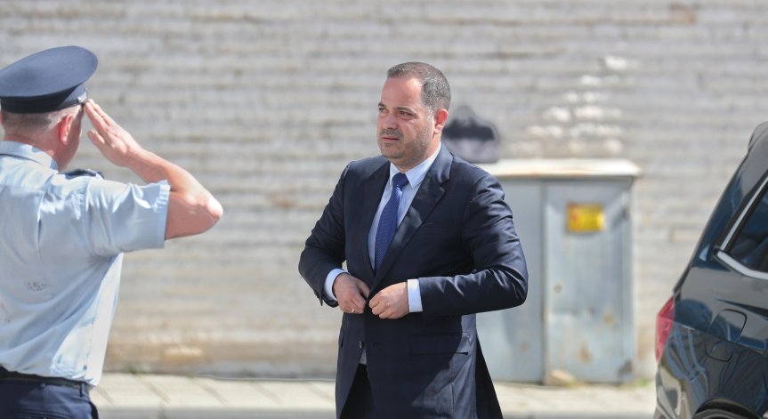 Калин Стоянов пристигна в града под тепетата.