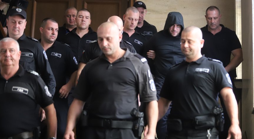 Разпитват полицаи за евентуален чадър над Георги Семерджиев