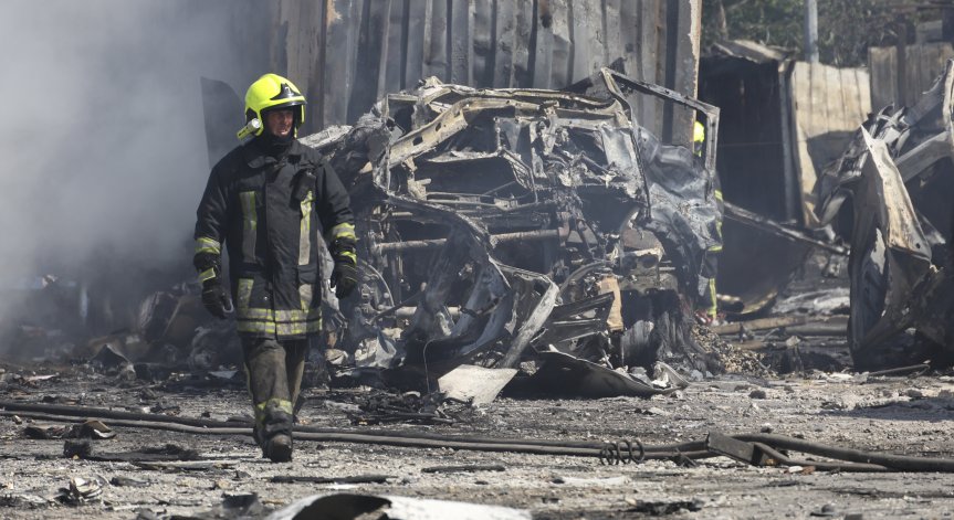 Фабрика гори в Татарстан, обявиха тревога за въздушно нападение 