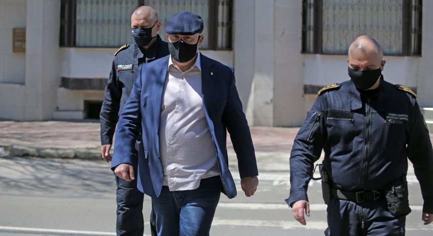 По 3 обвинения за трима от задържаните за побоя над Слави Ангелов