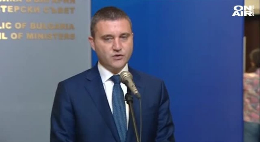 Кабинетът ще поиска позицията на Европейската банка за Калин Митрев