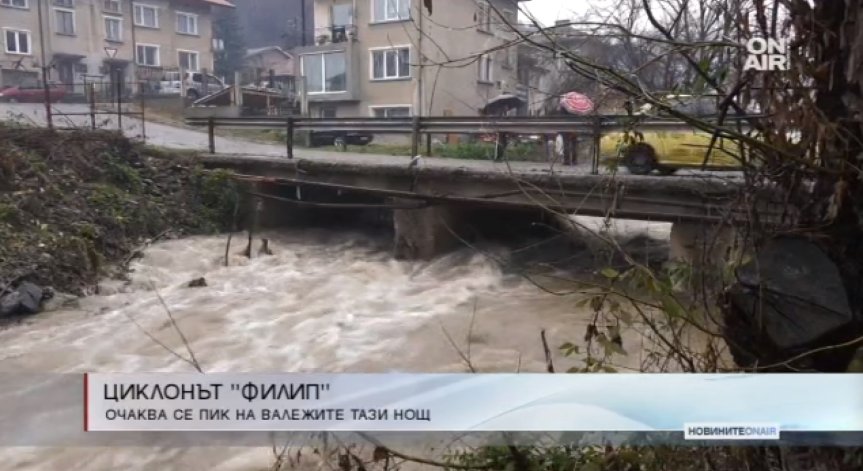 14 хил. домакинства без ток след циклона 