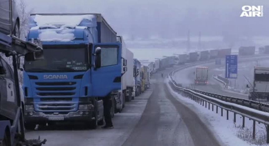 Блокада от камиони на околовръстния път на Монтана-Враца