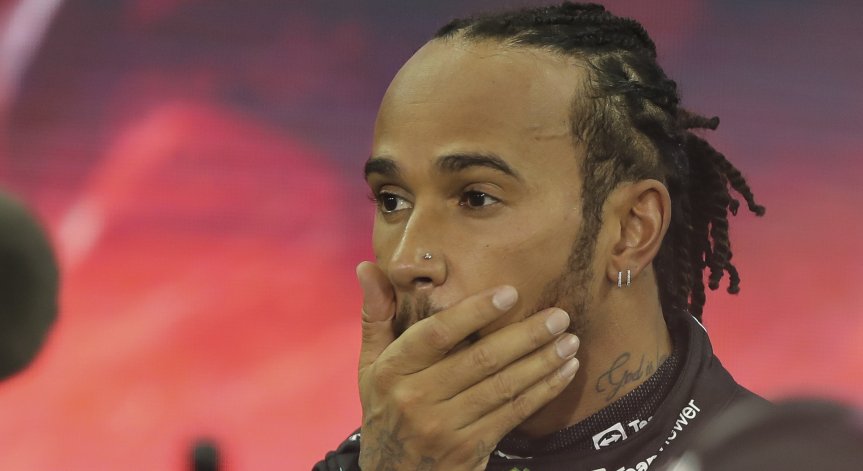 Екипът на Хамилтън обжалва, интригата за титлата във Формула 1 остава