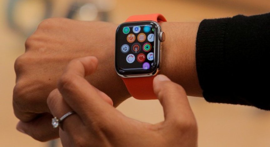 Кардиолог съди Apple заради функция на Watch за сърдечния ритъм